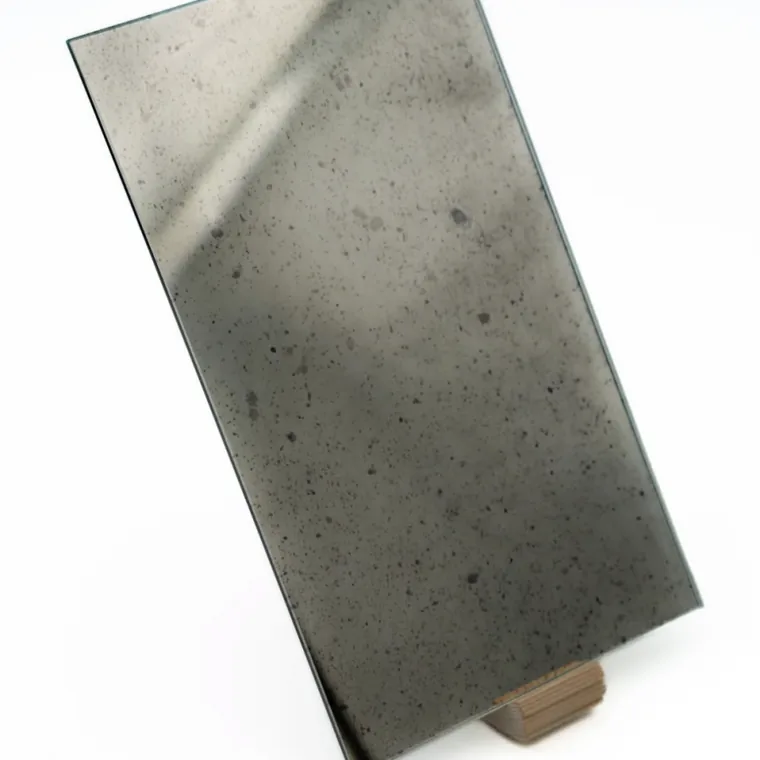 Spegelglas i färgen Brunt