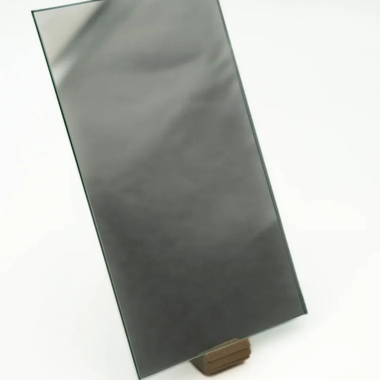Spegelglas i färgen Grått