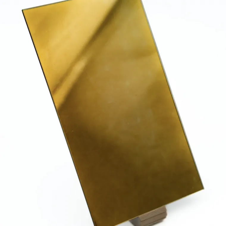 Spegelglas i färgen Guld